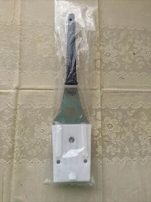 Pampered Chef Barbecue Turner Long Handled Spatula #2692 BBQ with Cover - Image 1 of 4