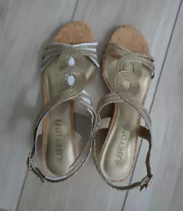 Aubrey Lynn Women's Shoes Size 8.5 New Gold Wedge Sandal NIB Sling Back Open Toe - Picture 1 of 11