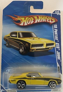 Hot Wheels 2010 Muscle Mania Yellow ‘69 Pontiac GTO Judge 84/240 06/10 - Picture 1 of 7