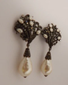 Heidi Daus Crystal Faux Pearl Large Clip on Dangle Drop Earrings 2.5" NICE! - Picture 1 of 5