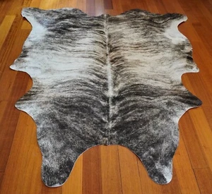 A Beautiful Wave Washes over this smooth pale Base - a Stunning Premium Cowhide - Foto 1 di 10