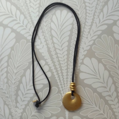 The Limited Chunky Gold Pendant Necklace Foto 1 de 3