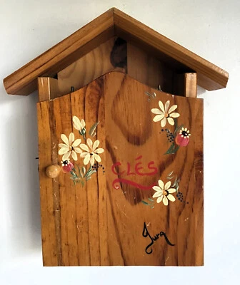 Boîte à clés / armoire / porte-clés alpin français peint à la main en bois véritable. Porte battante. - Photo 1/4