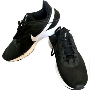 Nike Legend Essential 2 Sneakers Black and White Training Shoes Women Size 9.5