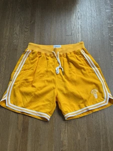 Mitchell & Ness Small Town Branded Basketball Shorts Large Yellow NWT Deadstock - Picture 1 of 4