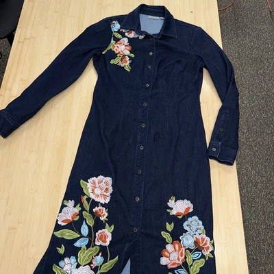 Vestido vaquero para mujer New York & Company bordado floral con botones talla S Foto 1 de 4