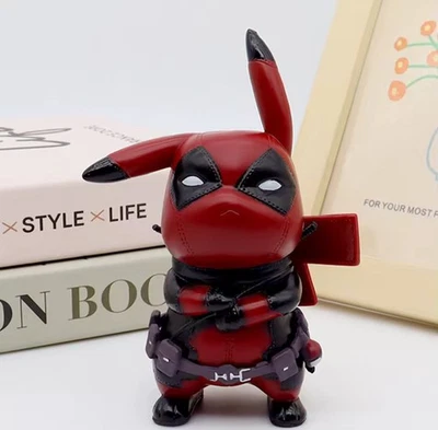 Pokémon Pikachu Figur Spielzeug Actionfigur Kostüm Anime Deadpool rot-schwarz - Bild 1 von 4