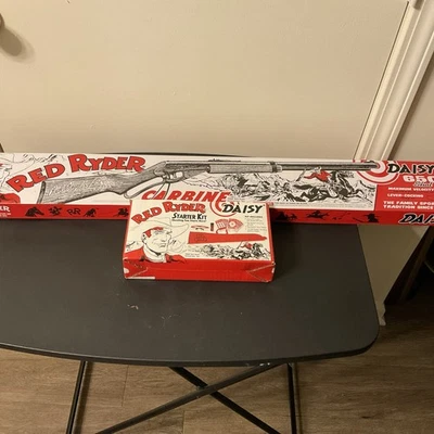 Carabina Daisy Red Ryder pistola BB 650 disparos 350 fps TOTALMENTE NUEVA caja retro/kit de arranque Foto 1 de 2