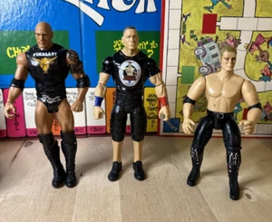WWE Wrestlingfiguren (3): Hunter Hearst Helmsley, John Cena mit Sound, The Rock - Bild 1 von 14