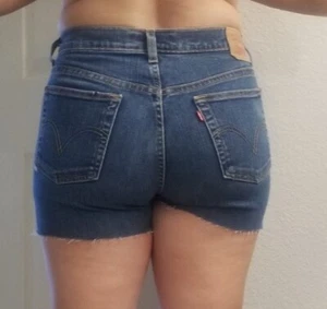 Levis Classic Slim Stretch Cutoff Shorts Distressed Cute Blue. Size 10 mis - Picture 1 of 7