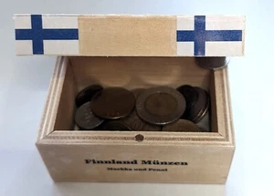 Lustiges Geldgeschenk Holzbox mit alten Finnland Münzen. Schöne Überraschung - Bild 1 von 3