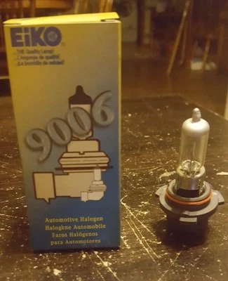 LÁMPARA HALÓGENA AUTOMOTRIZ EIKO 9006- 12v 55W  Foto 1 de 3