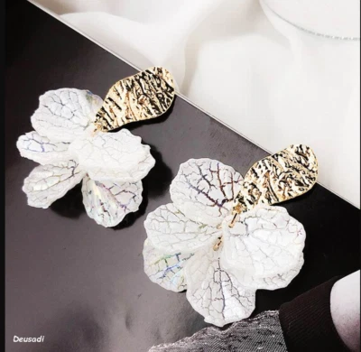 Dazzling Ohrringe Der Muschel Mit Stil Der Swing Petal Weiß Der Blume - Bild 1 von 4