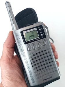 Grundig Mini 300 Weltempfänger AM/FM Stereo/SW Uhr Receiver getestet - Bild 1 von 10