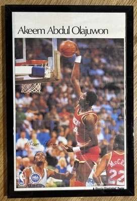 1987 Akeem Olajuwon SI Quaker Poster 11x17 w/ Frame Rockets NBA Vintage - Image 1 of 4