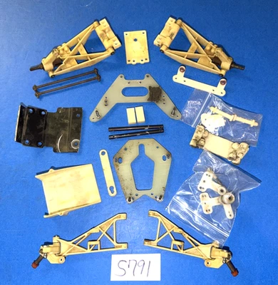 PIEZAS RC VINTAGE ORIGINALES RC10T TEAM ASOCIAN QUE NECESITAN LIMPIEZA BLANCAS Foto 1 de 4