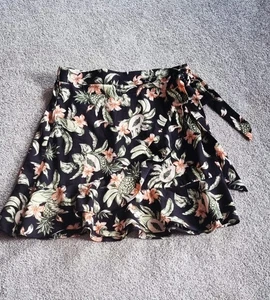 Womens H&M Tropical Print Ruffle Mini Skirt. New With Tags. Uk Size Small/10 - Picture 1 of 9