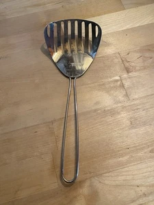 Cucchiaio spatola colino scanalato metallo friggitrice vintage Hong Kong ottimo 10,5" - Foto 1 di 2