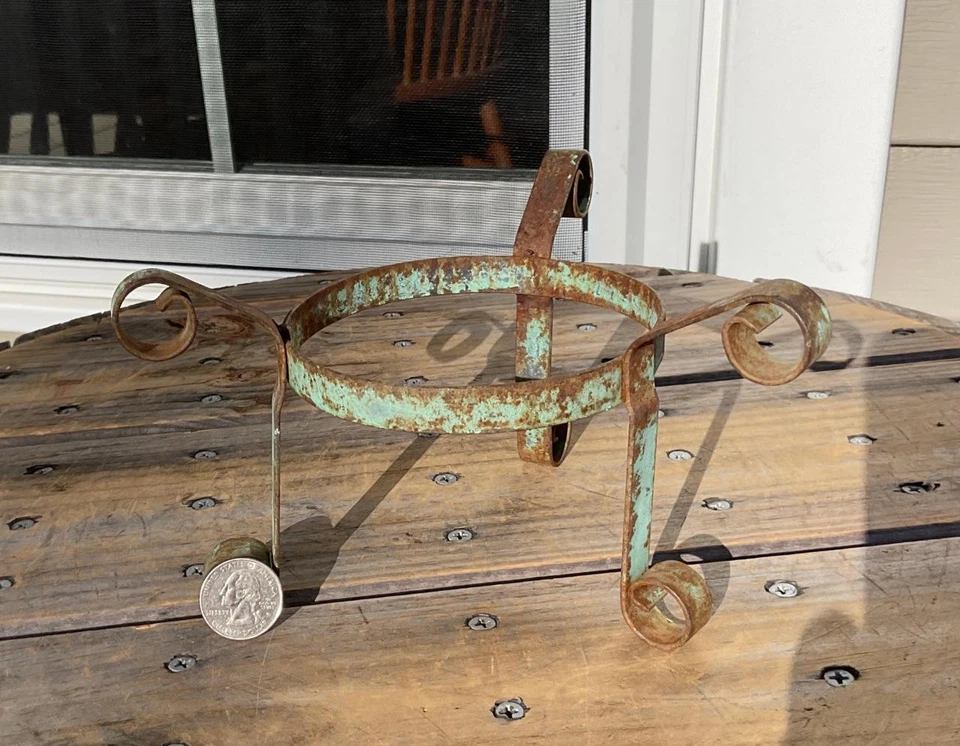 Suporte de planta vintage ferro forjado 3 pernas pátina rústica Verdigris diâmetro 4" - Imagem 1 de 1