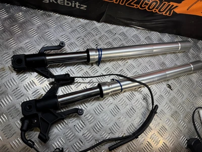 YAMAHA MT125 MT 125 2015 FORKS STANCHIONS LEGS PAIR LEFT RIGHT STRAIGHT - Image 1 of 4