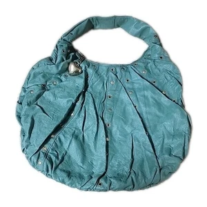Borsa a mano vintage Teal con borchie e ciondolo cuore - ecopelle stile retrò glam - Foto 1 di 9