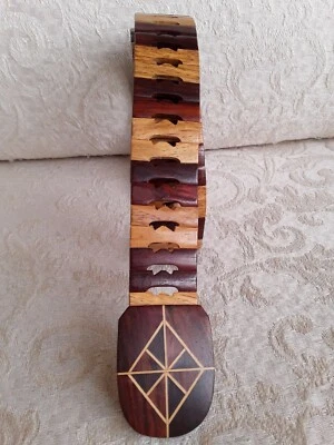 Cinturón de madera vintage años 70 talla 28-30 hebilla de eslabones de madera clara y oscura con patrón de incrustaciones Foto 1 de 4