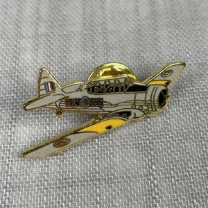 RCAF 595 Lapel Pin Harvard Aircraft ROYAL CANADIAN AIR FORCE Airplane - Picture 1 of 5