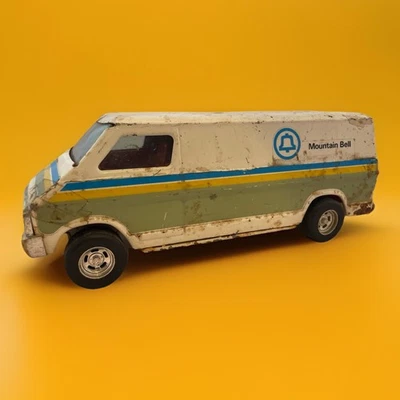 Vintage 1970 Dodge Tradesman MOUNTAIN Bell Work Van 11" Brinquedo de Aço Prensado RARO! - Imagem 1 de 4