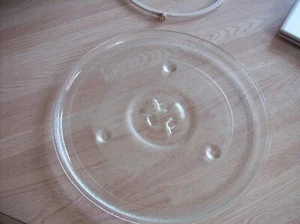 MICROWAVE GLASS TRAY FROM AN AVANTI MICROWAVE with PLASTIC ADAPTOR - Picture 1 of 3