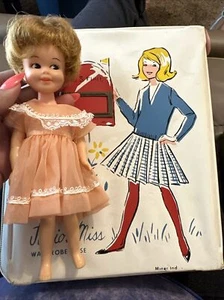 Vintage Junior Miss Wardrobe Case With Doll & Dresses 1970’s Miner Ind.  - Picture 1 of 6