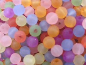 150 smooth round FROSTED translucent plastic acrylic beads 6mm CLEAR MIX RED - Picture 1 of 4