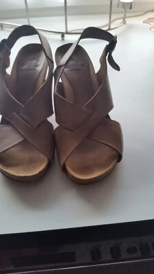 Sandalen beige/braun mit Holzabsatz Gr. 38 - Bild 1 von 4