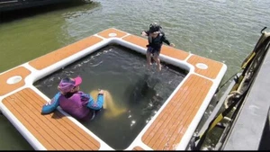 Plataforma flotante inflable de 10'x10'x8" con portavasos para barco yate en stock de EE. UU. - Imagen 1 de 8