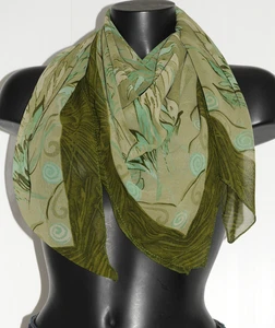 Scarf with leaf and spiral patterns green and blue 105x105 Very good condition - Picture 1 of 2