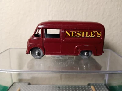 MATCHBOX LESNEY GRIS RUEDAS # 69 COMMER 30 CWT FURGONETA GRANATE.NESTLE'S. Foto 1 de 4