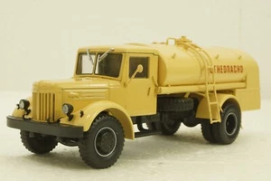 TZ-200 MAZ-200 beige, fuel tanker, AutoHistory 1:43 - Picture 1 of 9