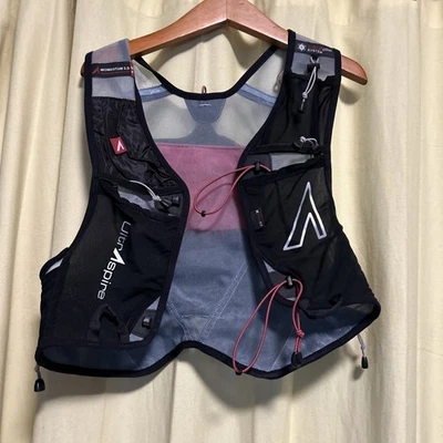 New w/out tag UltrAspire Momentum 2.0 Running Vest M 6L Hydration Trail Race - Image 1 of 4
