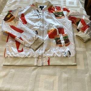 Chaqueta estilo bombardero Forever 21 rara para hombre hamburguesa papas fritas soda ketchup talla L - Imagen 1 de 17