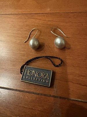 Pendientes colgantes de perlas grises ovaladas de plata de ley 925 de Honora Collection Foto 1 de 4