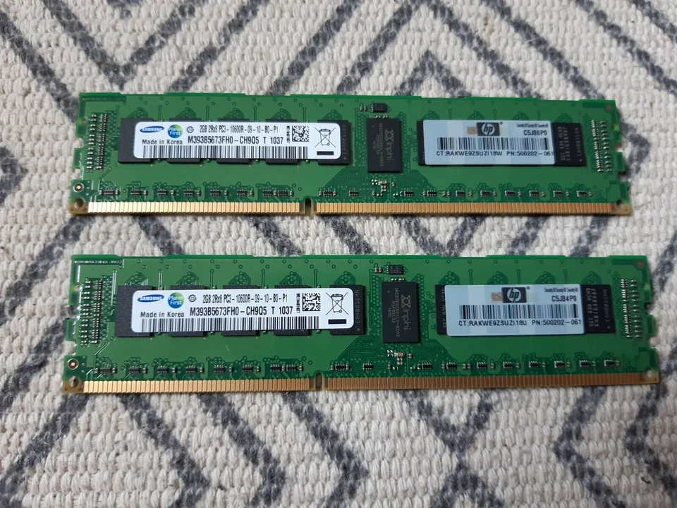 SERVER RAM Samsung 4G 2x2G DDR3 PC3-10600R 1333M ECC REG RAM M393B5673FH0-CH9Q5 - Photo 1/1