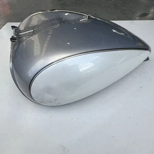 Suzuki Volusia Intruder VL800 2004 Fuel tank *damage as shown - Picture 1 of 10