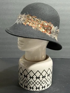 Hermoso sombrero cubo Fedora 100 % lana con borde de plumas negro para mujer - Imagen 1 de 6