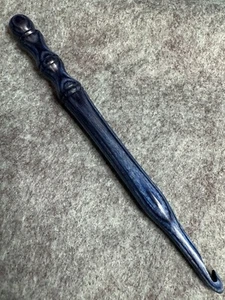 Hand carved BLUE JEANS BLUE Wood YARN  CROCHET HOOK  size I - Picture 1 of 4