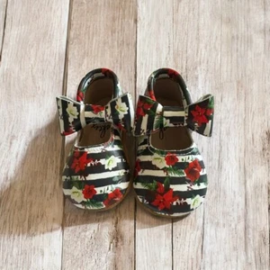 Monkey Feet USA Christmas Bow Moccasins  Poinsettia Size 6-12 Months Soft Sole - Picture 1 of 7