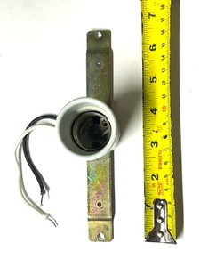 Vintage Porcelain Ceramic light fixture- Bulb Base 1 Fixtures - Picture 1 of 2