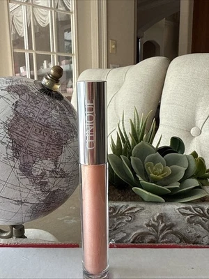 Clinique Pop Plush Creamy Lip Gloss 07 Air Kiss Pop 0.11 oz / 4 ml NWOB (O3)r4 - Image 1 of 3