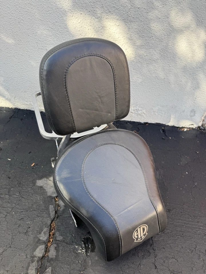 Harley-Davidson Passenger Seat with Backrest & Luggage Rack – Genuine HD - Image 1 of 4