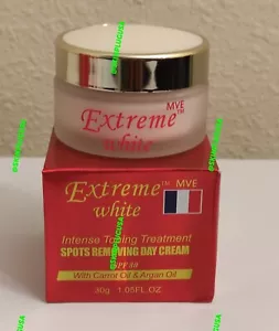 Crema de día para eliminar manchas de tratamiento de tonificación intensa blanca extrema - Imagen 1 de 6