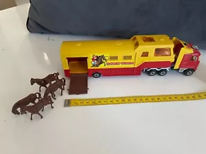 Majorette série 3000 - camion transport chevaux rodeo texas 1/60 ( 4 chevaux ) - Foto 1 di 5