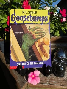Vintage 1990s Goosebumps #2 Stay Out Of The Basement R. L. Stine VG Cond 1992 - Foto 1 di 5